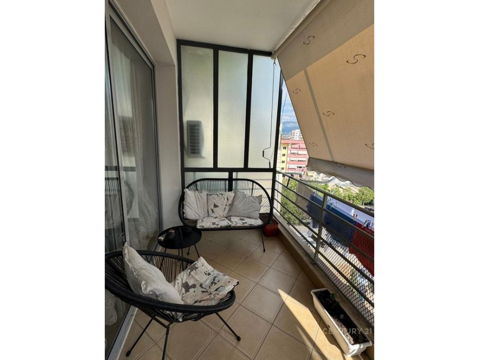 Tirane, jepet me qera apartament 2+1+Ballkon Kati 7, 100 m² 800 € (bosko113955)