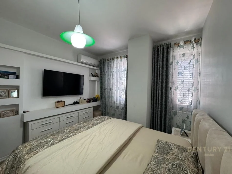 Tirane, jepet me qera apartament 2+1+Ballkon Kati 7, 100 m² 800 € (bosko113955)