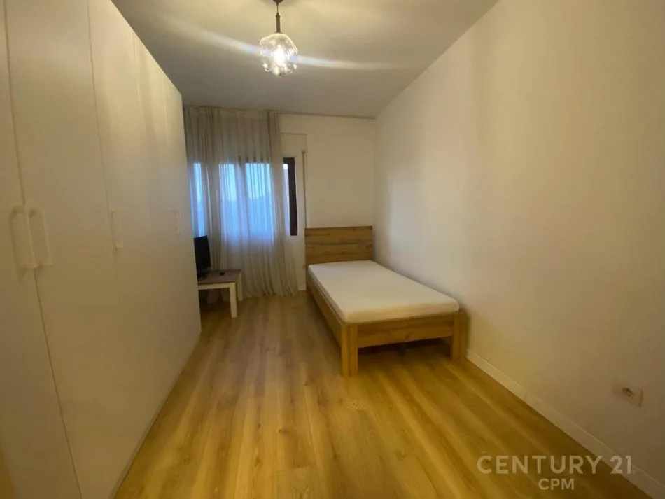Tirane, jap me qera apartament 2+1+2 ME POST PARKIMI , 140 m² 800 € (Kopshti Botanik Zoologjik)