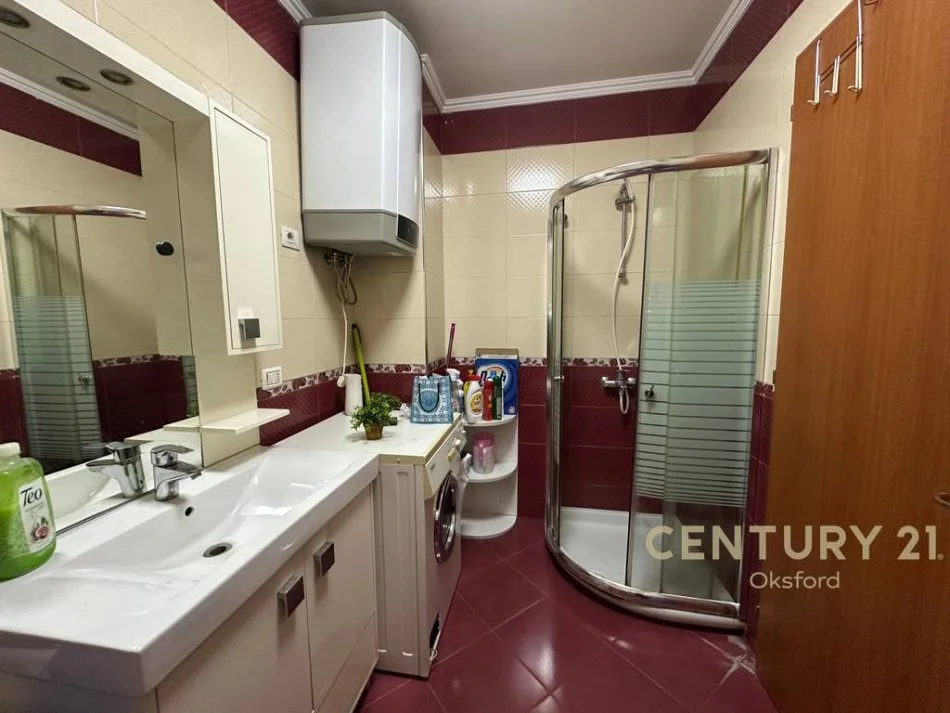 Tirane, jepet me qera apartament 1+1+Ballkon Kati 7, 67 m² 600 € (OKS113956)