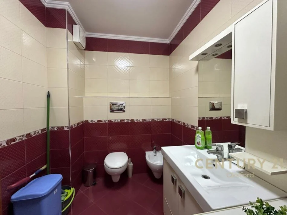 Tirane, jepet me qera apartament 1+1+Ballkon Kati 7, 67 m² 600 € (OKS113956)