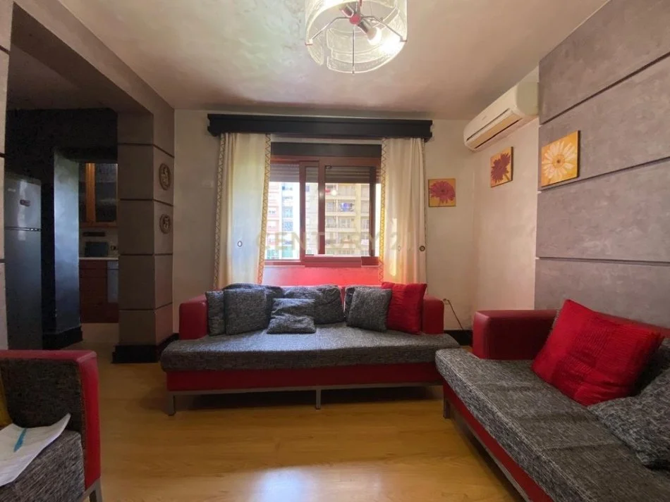 Tirane, jepet me qera apartament 2+1 Kati 4, 85 m² 400 € (Ali Demi)