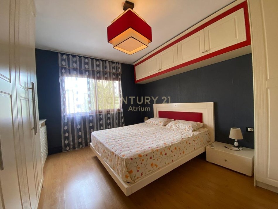 Tirane, jepet me qera apartament 2+1+Ballkon Kati 4, 80 m² 400 € (Atrium113977)