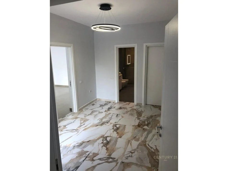 Tirane, jepet me qera apartament Kati 3, 450 m² 4.500 € (rruga e Durresit)