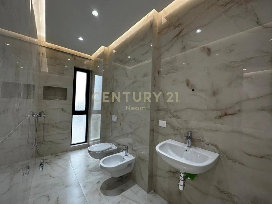 Tirane, jepet me qera apartament 2+1+Aneks+Ballkon Kati 9, 105 m² 860 € (Neom113991)