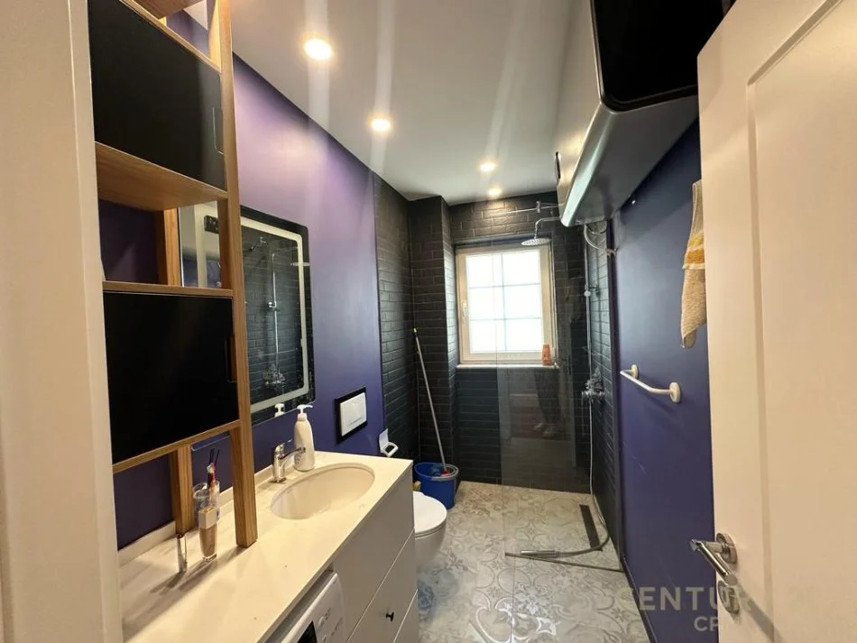 Tirane, jepet me qera apartament 1+1+Ballkon Kati 4, 50 m² 700 € (smart114003)