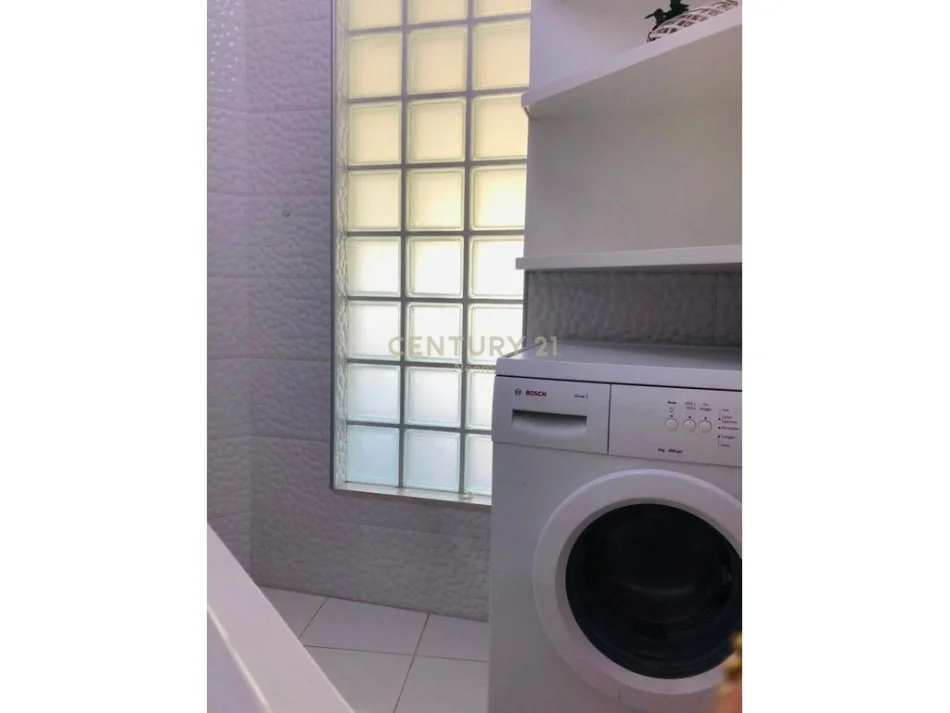 Tirane, jap me qera apartament 3+1+2 ME POST PARKIMI , 120 m² 850 € (Liqeni i Thatë)