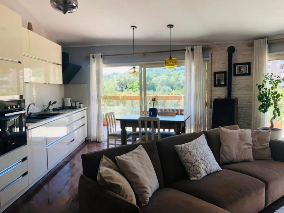 Tirane, jepet me qera apartament 3+1+Aneks+Ballkon Kati 4, 120 m² 850 € (Neom114010)