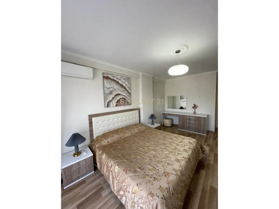 Tirane, jepet me qera apartament 2+1 Kati 4, 104 m² 800 € (liqeni i thate)