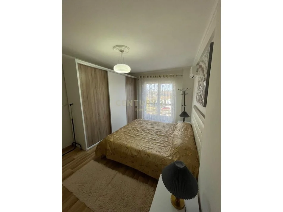 Tirane, jepet me qera apartament 2+1+Aneks+Ballkon Kati 4, 104 m² 800 € (Neom113733)