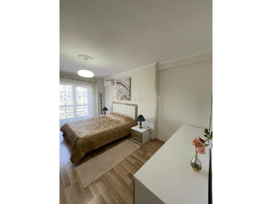 Tirane, jepet me qera apartament 2+1 Kati 4, 104 m² 800 € (liqeni i thate)