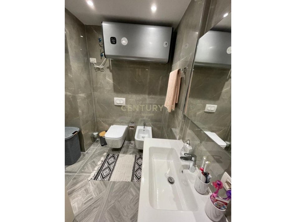 Tirane, jepet me qera apartament 2+1 Kati 4, 104 m² 800 € (liqeni i thate)
