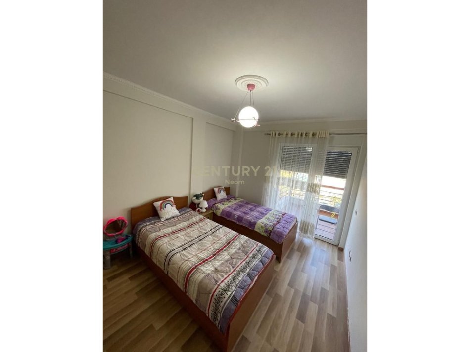 Tirane, jepet me qera apartament 2+1 Kati 4, 104 m² 800 € (liqeni i thate)