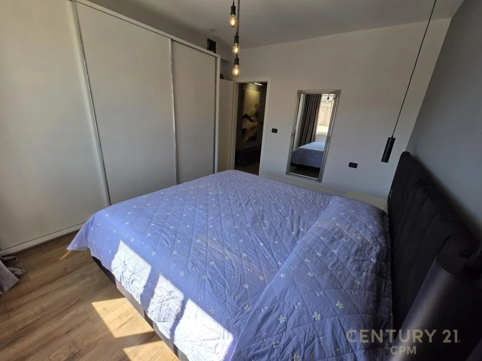 Tirane, jap me qera apartament 1+1 , 60 m² 700 € (Komuna e Parisit)