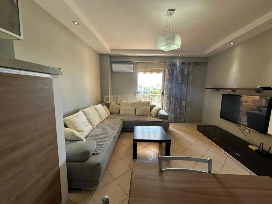 Durres, jepet me qera apartament 1+1+Ballkon Kati 7, 86 m² 350 € (plazh)