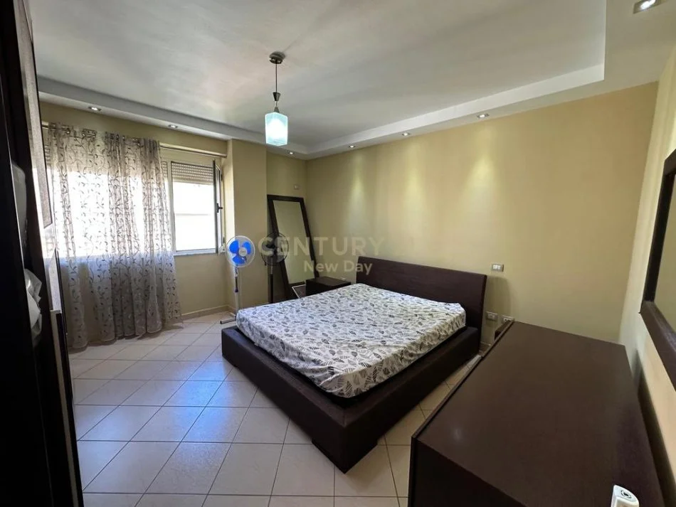 Durres, jepet me qera apartament 1+1+Ballkon Kati 7, 86 m² 350 € (plazh)