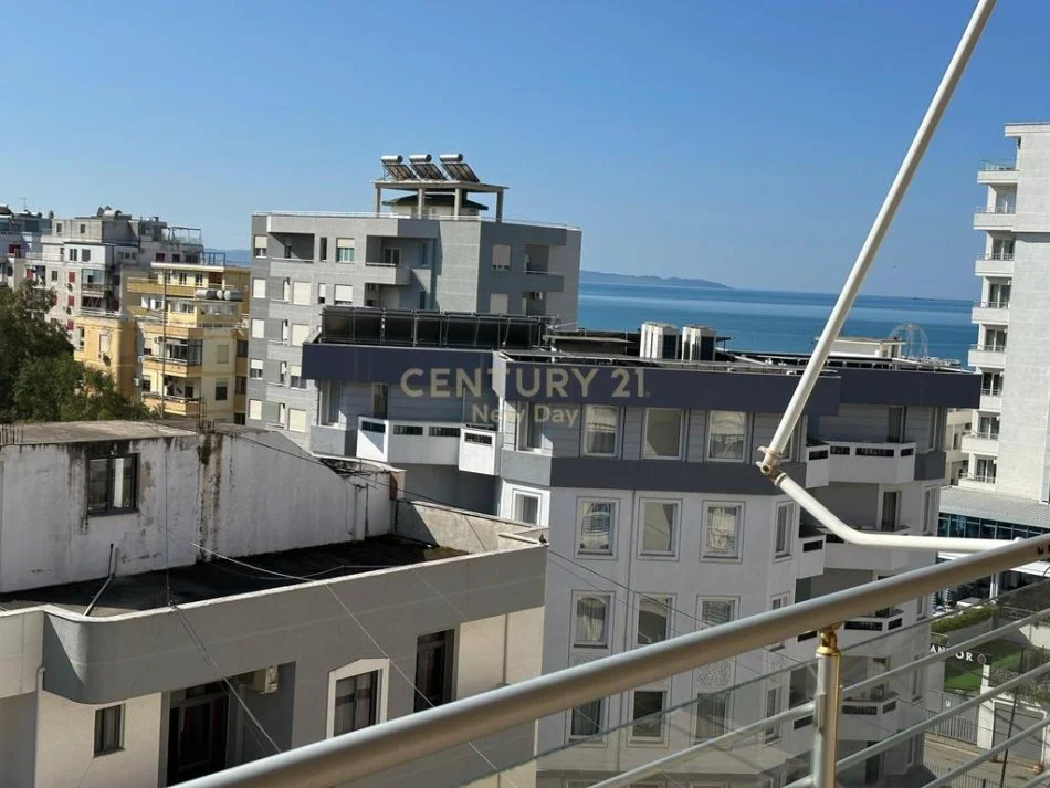 Durres, jepet me qera apartament 1+1+Ballkon Kati 7, 86 m² 350 € (plazh)