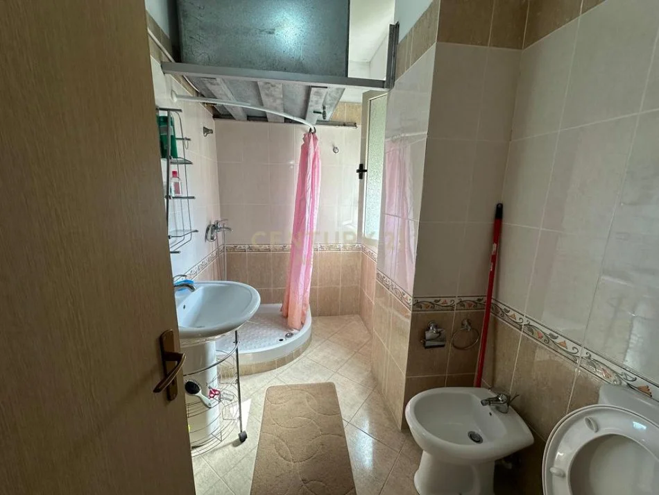 Durres, jepet me qera apartament 1+1+Ballkon Kati 7, 86 m² 350 € (plazh)