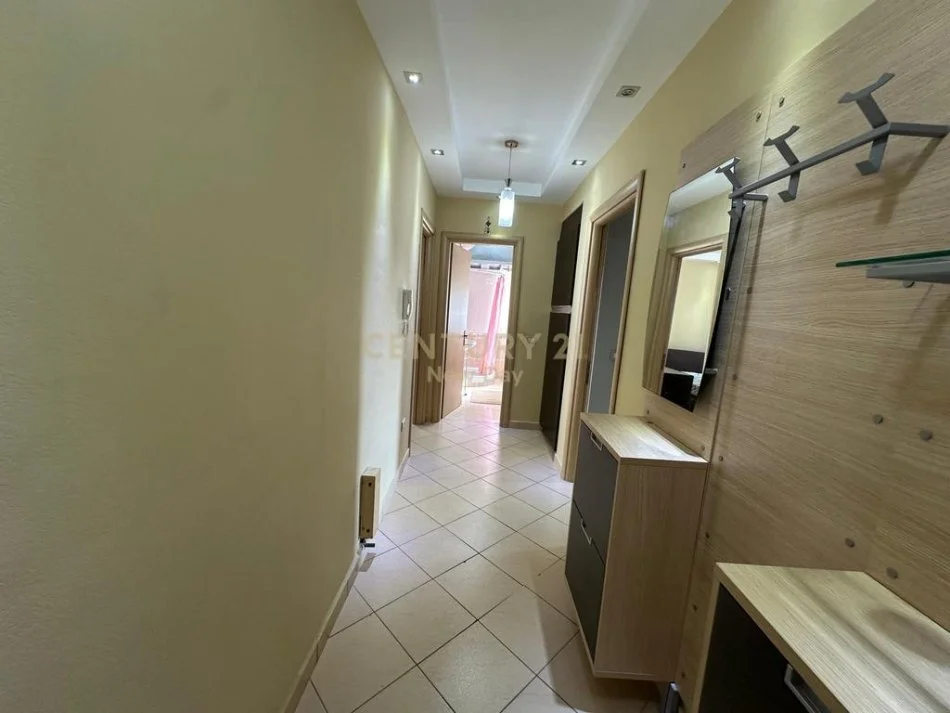 Durres, jepet me qera apartament 1+1+Ballkon Kati 7, 86 m² 350 € (plazh)