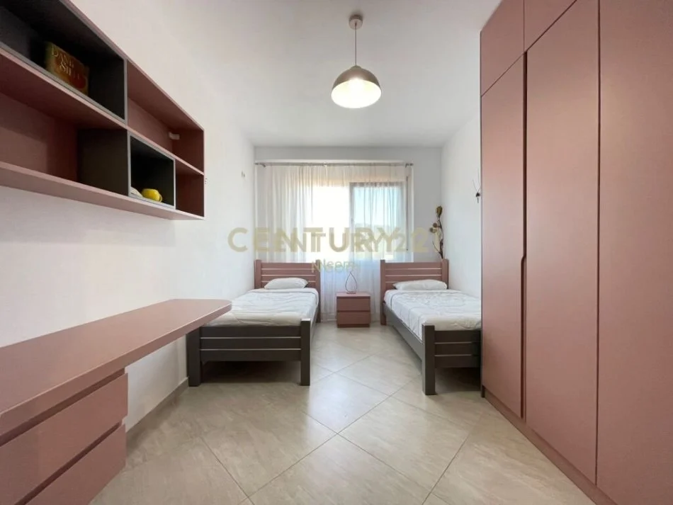 Tirane, jepet me qera apartament 2+1 Kati 4, 115 m² 800 € (Liqeni i Thate)