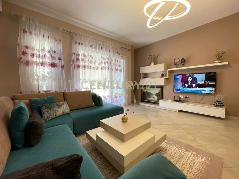 Tirane, jepet me qera apartament 2+1 Kati 4, 115 m² 800 € (Liqeni i Thate)