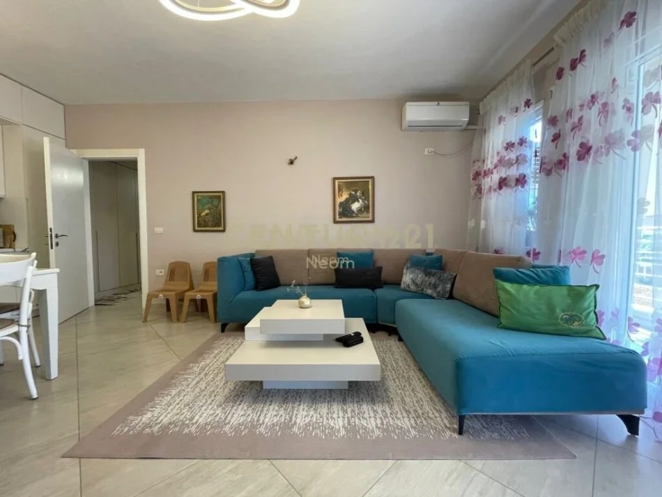 Tirane, jepet me qera apartament 2+1 Kati 4, 115 m² 800 € (Liqeni i Thate)