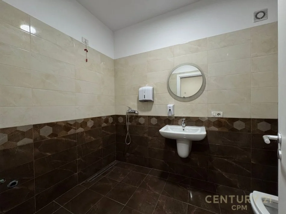 Tirane, shes apartament 3+1+2 , 147 m² 400.000 € (Zogu I Zi)