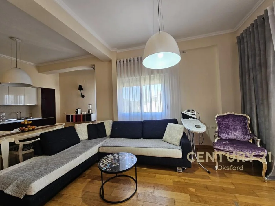 Tirane, shes apartament 2+1+POST PARKIMI , 105 m² 300.000 € (Liqeni i Thatë)