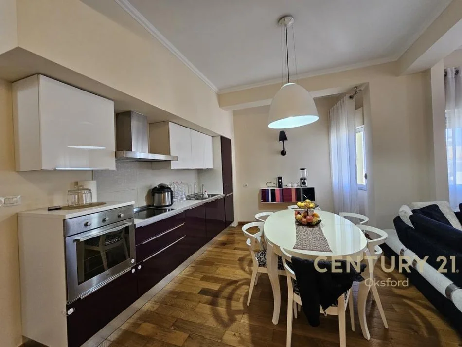 Tirane, shes apartament 2+1+POST PARKIMI , 105 m² 300.000 € (Liqeni i Thatë)