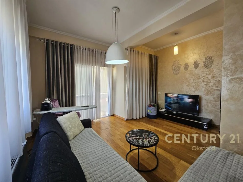 Tirane, shes apartament 2+1+POST PARKIMI , 105 m² 300.000 € (Liqeni i Thatë)