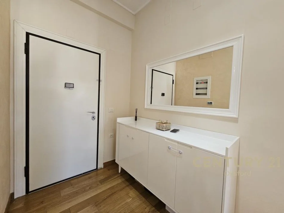 Tirane, shes apartament 2+1+POST PARKIMI , 105 m² 300.000 € (Liqeni i Thatë)