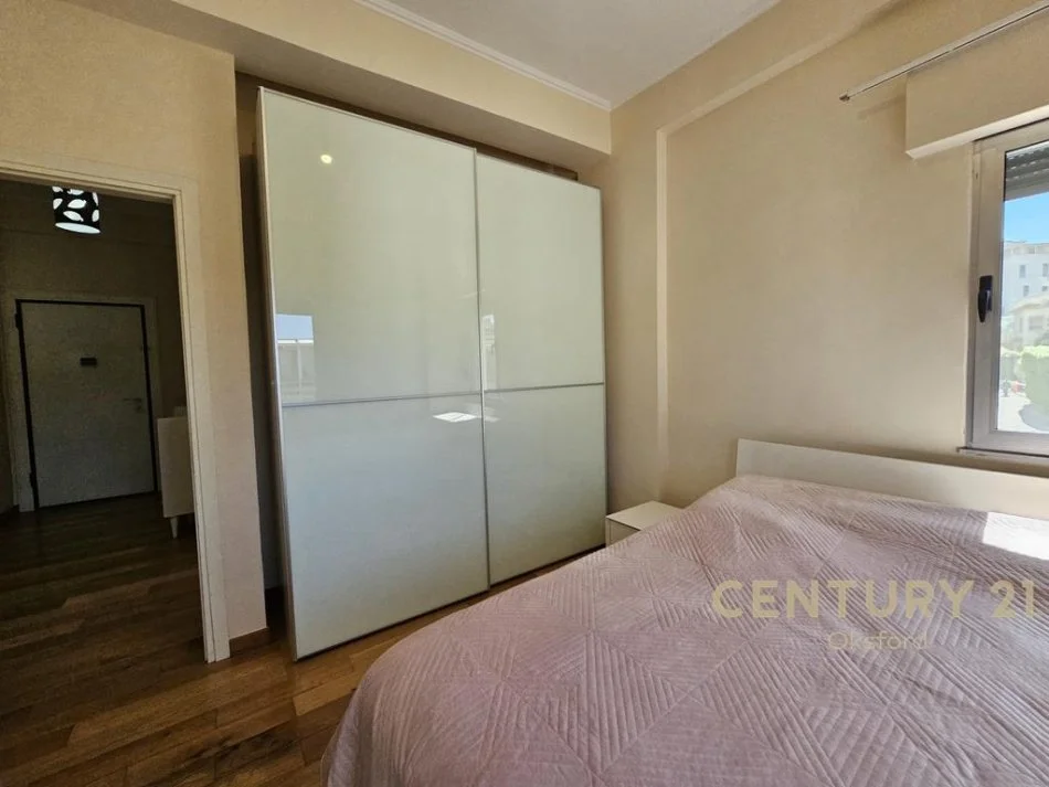 Tirane, shes apartament 2+1+POST PARKIMI , 105 m² 300.000 € (Liqeni i Thatë)