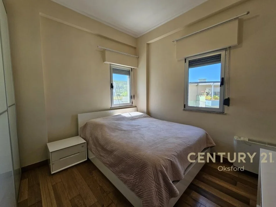 Tirane, shes apartament 2+1+POST PARKIMI , 105 m² 300.000 € (Liqeni i Thatë)