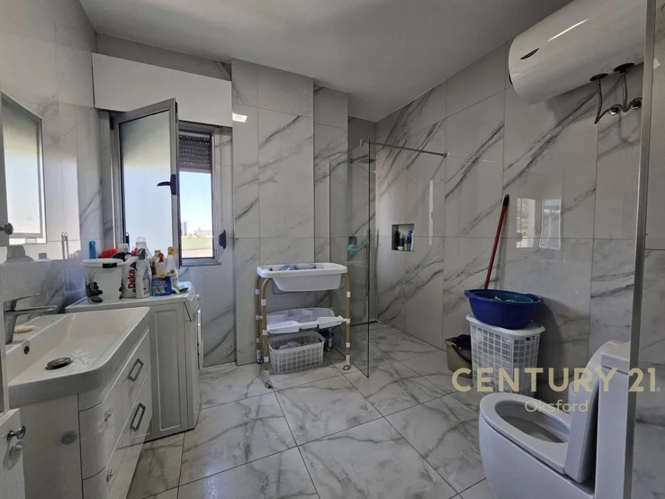 Tirane, shes apartament 2+1+POST PARKIMI , 105 m² 300.000 € (Liqeni i Thatë)