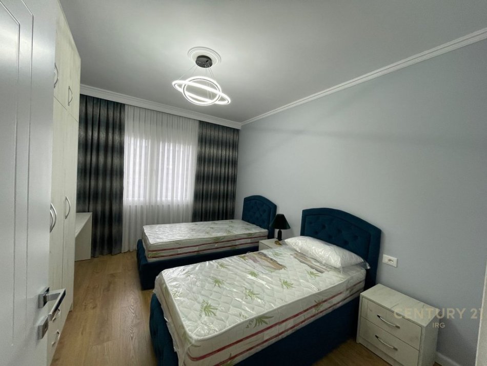 Tirane, jepet me qera apartament 2+1 Kati 4, 108 m² 800 € (Zogu i Zi)