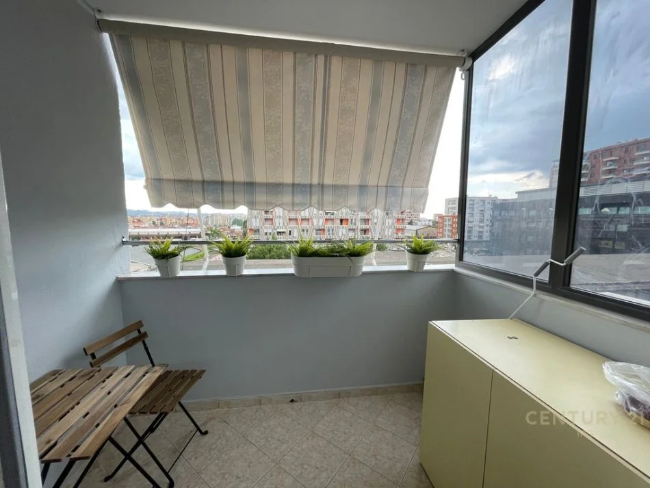 Tirane, jepet me qera apartament 2+1 Kati 4, 108 m² 800 € (Zogu i Zi)