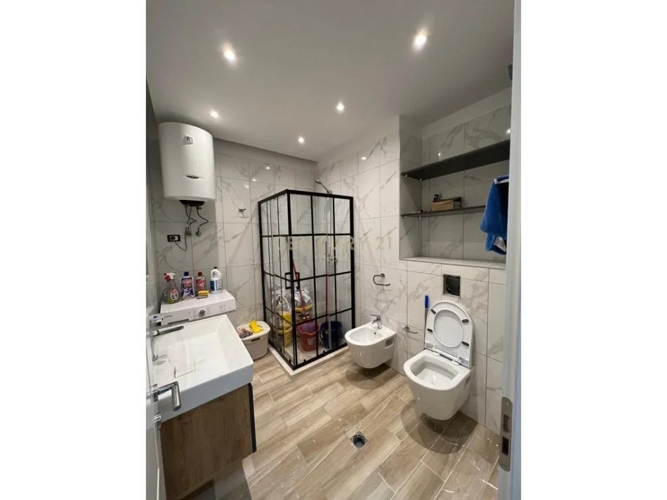 Tirane, shitet apartament 3+1+Aneks+Ballkon Kati 4, 105 m² 210.000 € (Neom114075)