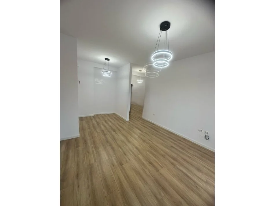 Tirane, shitet apartament 1+1 Kati 5, 65 m² 92.000 € 