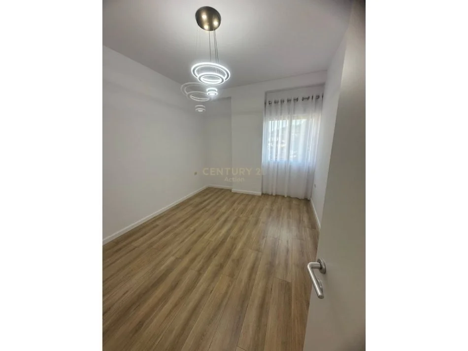 Tirane, shitet apartament Kati 5, 65 m² 92.000 € 