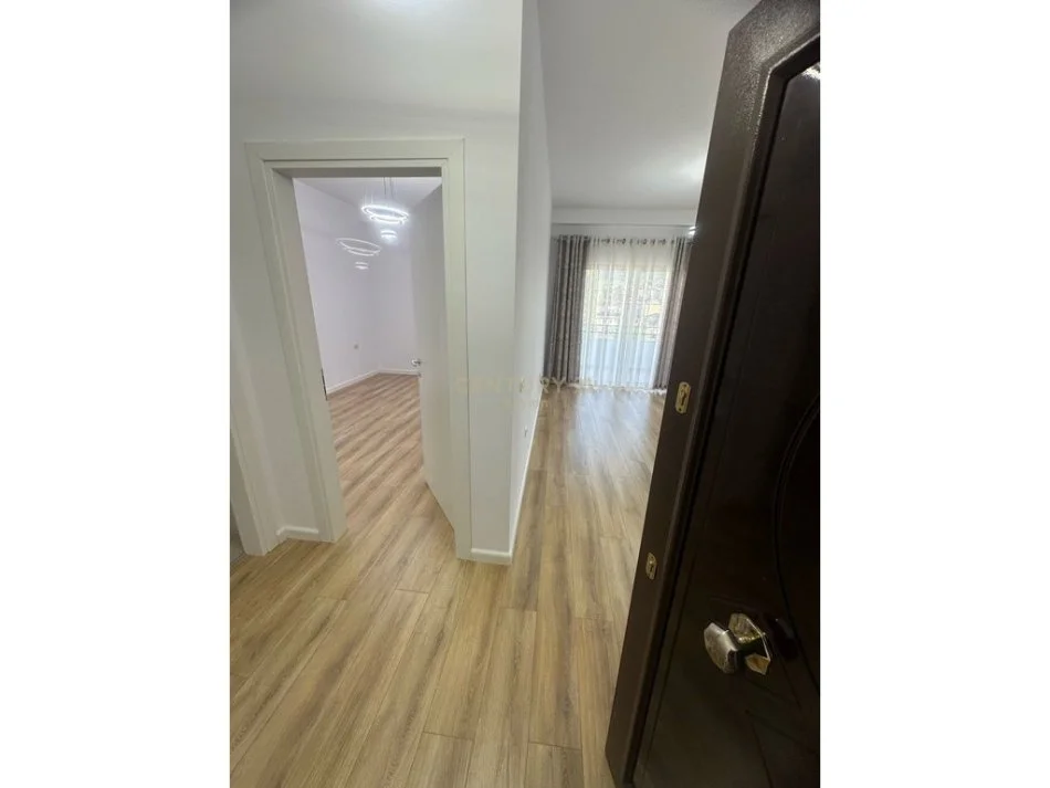 Tirane, shitet apartament Kati 5, 65 m² 92.000 € 