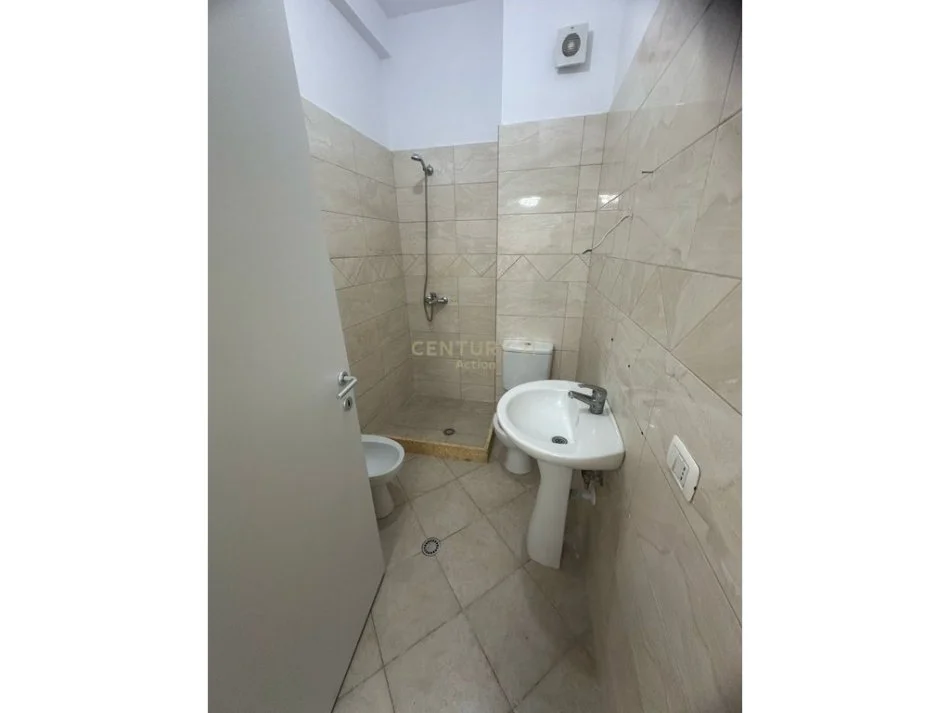Tirane, shitet apartament Kati 5, 65 m² 92.000 € 