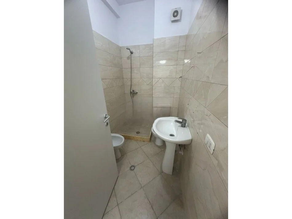 Tirane, shitet apartament 1+1 Kati 5, 65 m² 92.000 € 
