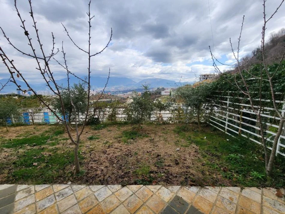 Tirane, jepet me qera Vile 4+1+Aneks+Ballkon Kati 3, 300 m² 1.700 € (kodra e diellit 2)