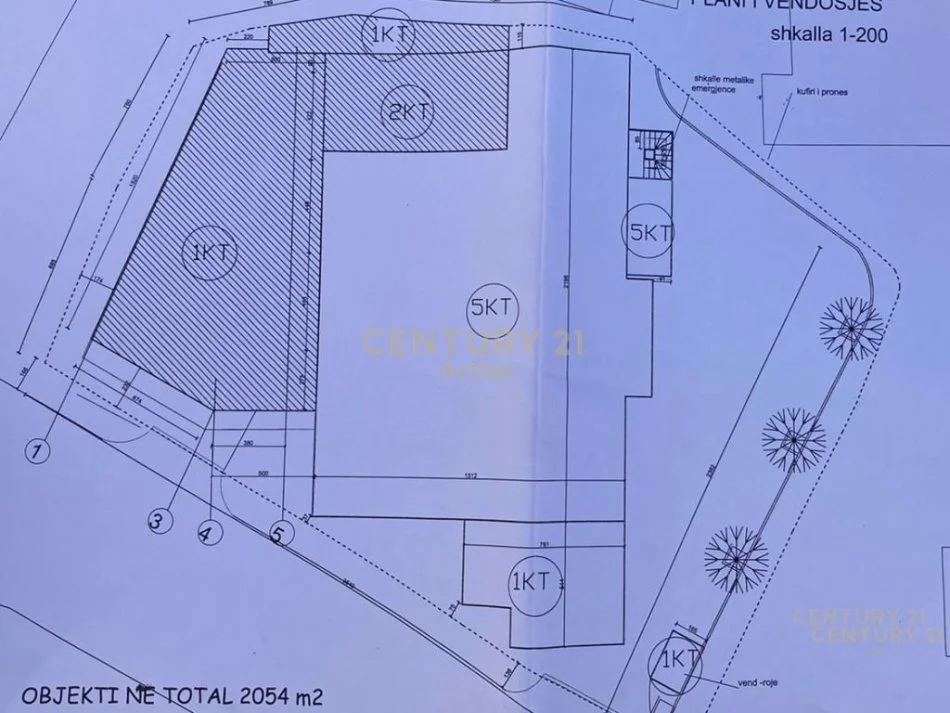 Tirane, jap me qera ambjent biznesi , 984 m² 20.000 € (BLV. "BAJRAM CURRI",)