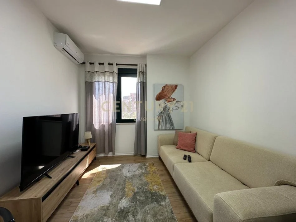 Tirane, jepet me qera apartament 1+1+Ballkon Kati 4, 55 m² 600 € (everest114109)