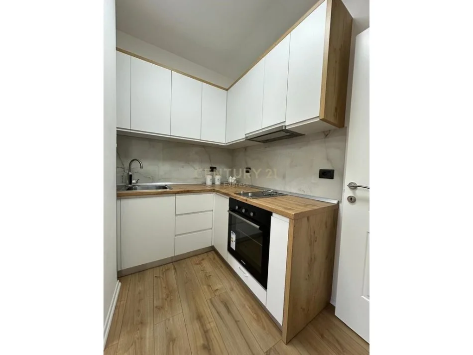 Tirane, jepet me qera apartament 1+1+Ballkon Kati 4, 55 m² 600 € (everest114109)