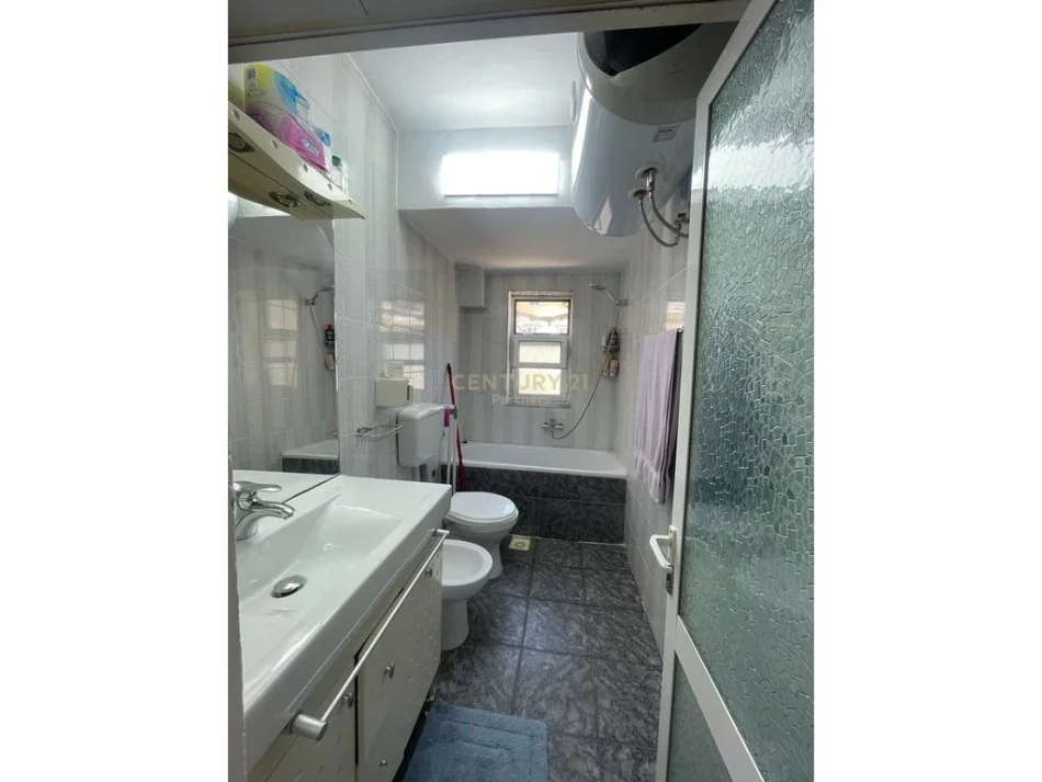 Tirane, jepet me qera apartament 2+1 Kati 3, 80 m² 700 € (partners114117)