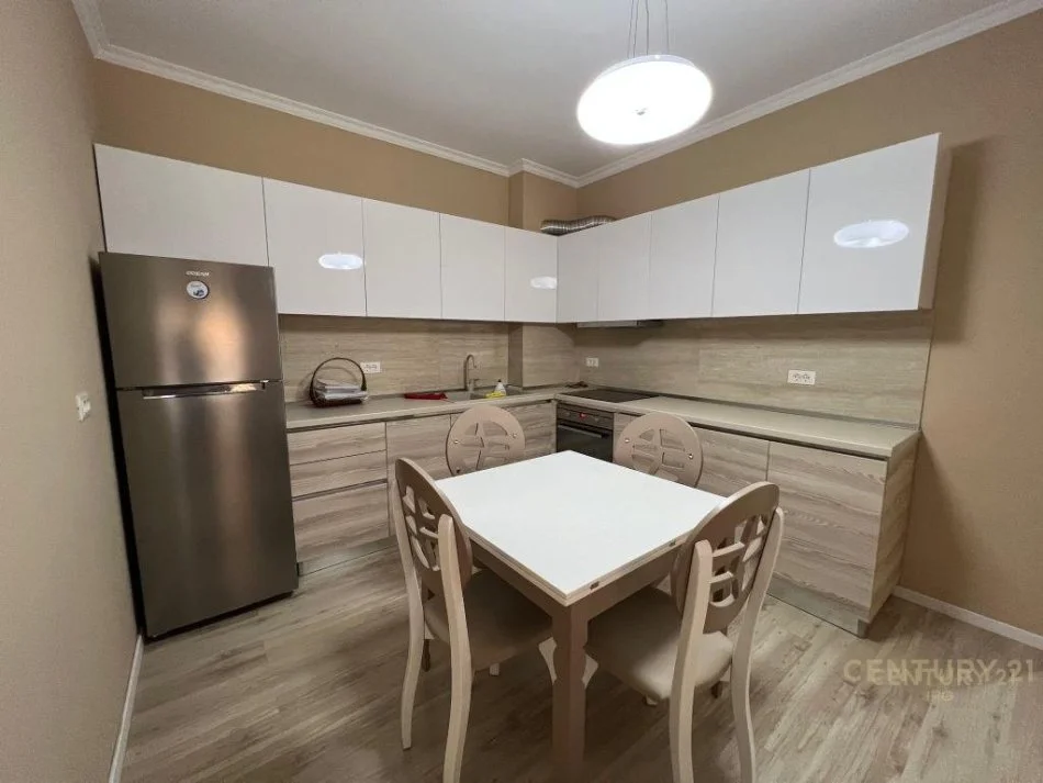 Tirane, jepet me qera apartament 2+1+Ballkon Kati 3, 110 m² 650 € (IRG114112)