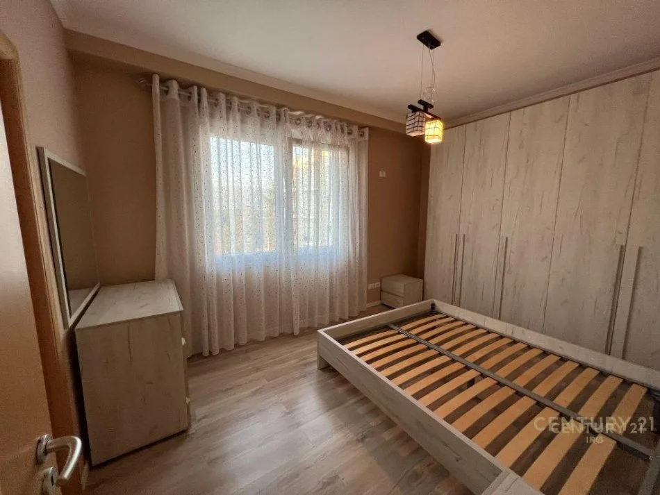 Tirane, jepet me qera apartament 2+1+Ballkon Kati 3, 110 m² 650 € (IRG114112)