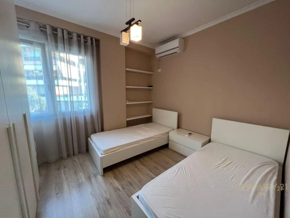 Tirane, jepet me qera apartament 2+1+Ballkon Kati 3, 110 m² 650 € (IRG114112)